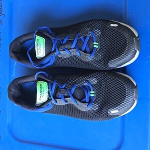 Mens size 13 Under Armour Sneakers Charged Pursuit